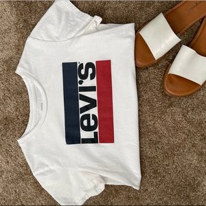 Levi’s graphic t shirt size small.